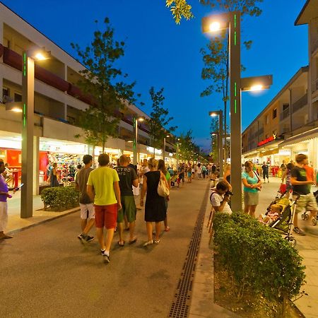 Appartamenti Lira Bibione Exteriör bild